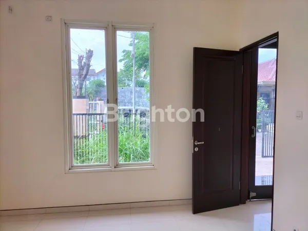 image RUMAH HOOK BARU MINIMALIS DAN BAGUS DI GRIYA BABATAN MUKTI SURABAYA DEKAT DARI RAYA WIYUNG) (5)