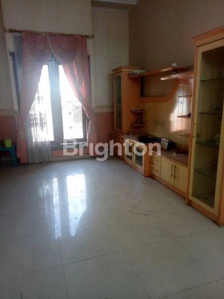 image RUMAH DUA SETENGAH LANTAI TENGAH KOTA MT HARYONO PETERONGAN (4)