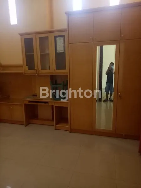 image RUMAH DUA SETENGAH LANTAI TENGAH KOTA MT HARYONO PETERONGAN (6)