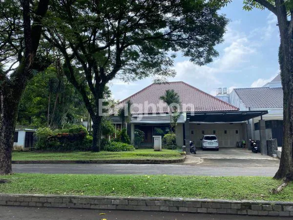 RUMAH DI LOKASI PREMIUM IJEN NIRAWANA BOULEVARD KOTA MALANG