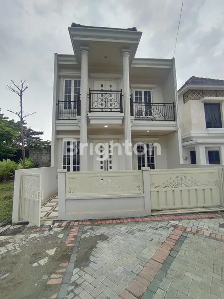 image RUMAH 2 LANTAI BARU STRATEGIS NOL JALAN IR SOEKARNO KEPANJEN (1)