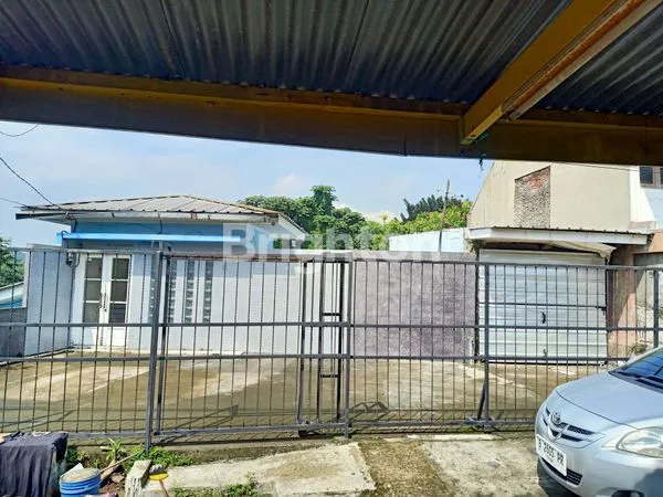 RUMAH COCOK UNTUK MESS ATAU TEMPAT KOS SANGAT STRATEGIS DI TENGAH KOTA