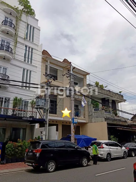 RUKO 3 LANTAI TENGAH KOTA SELANGKAH MALIOBORO JOGJAKARTA ISTIMEWA