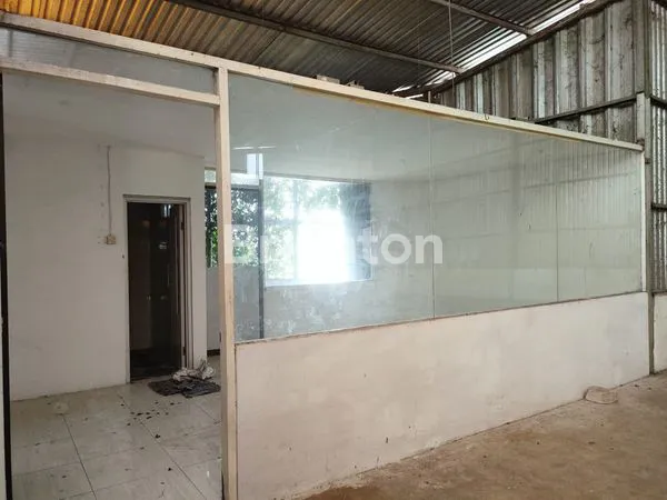 image GUDANG SIAP PAKAI 2 LANTAI PANONGAN TANGERANG (2)