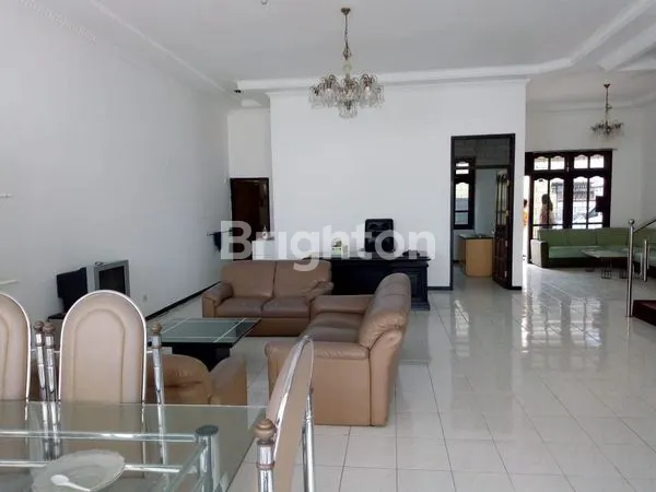 image RUMAH SECONDARY DI DHARMAHUSADA INDAH TIMUR DENGAN ROW JALAN LEBAR (2)