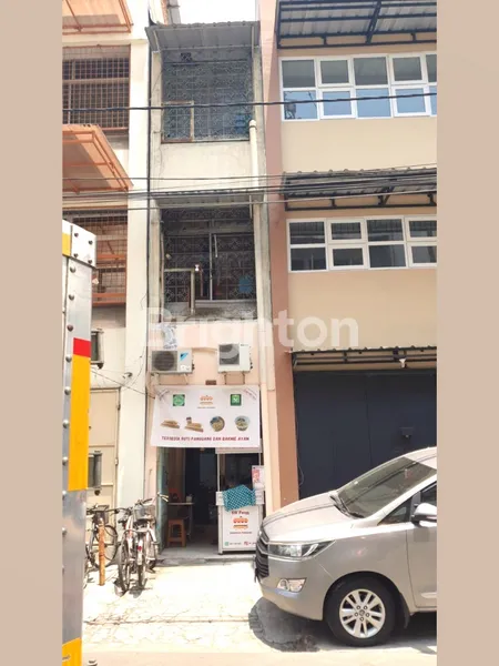 RUKO GUDANG 3 LANTAI DEKAT PASAR PAGI LAMA ASEMKA GLODOK JAKARTA BARAT LT47M LB120M