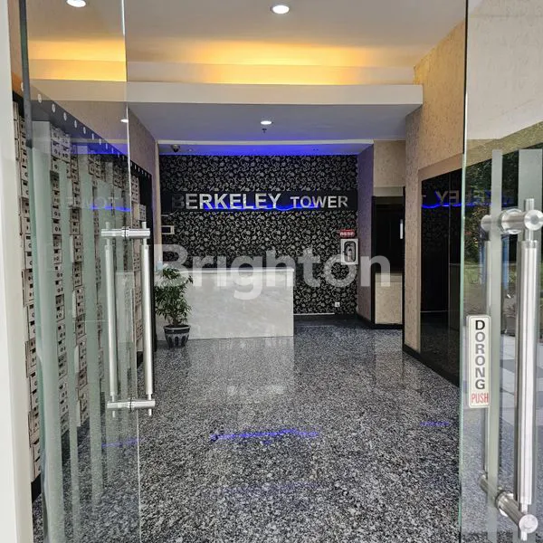 image MURAH TERAWAT SIAP HUNI APARTEMEN BERKELEY UC (8)