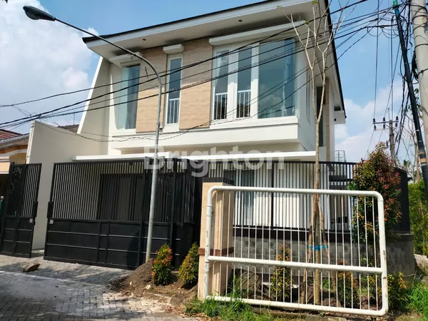 image RUMAH HOOK BARU MINIMALIS DAN BAGUS DI GRIYA BABATAN MUKTI SURABAYA DEKAT WIYUNG, MENGANTI, PAKUWON MALL (1)