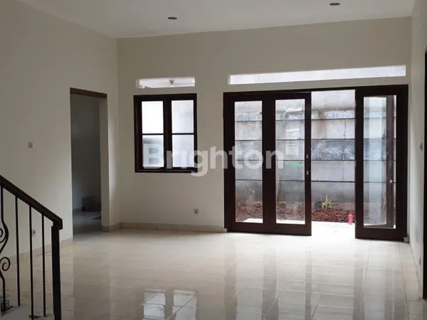 image SIAP HUNI, RUMAH MEWAH NON FURNISHED DI KAWASAN LEBAK BULUS. JAKARTA SELATAN (8)