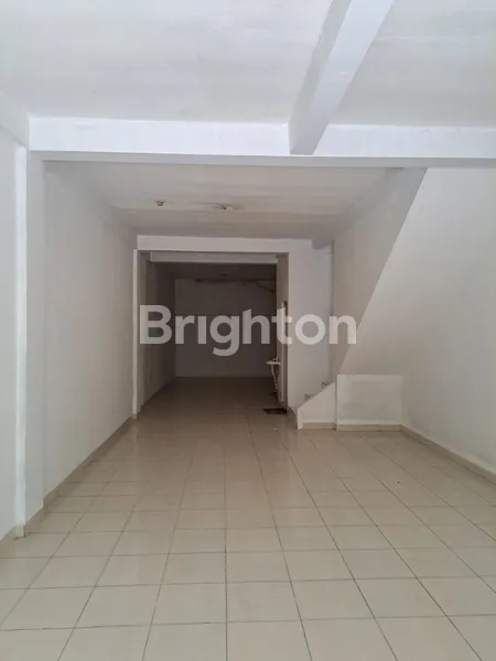 image RUKO 2 LANTAI DAN STRATEGIS DI TAMAN ROYAL (2)