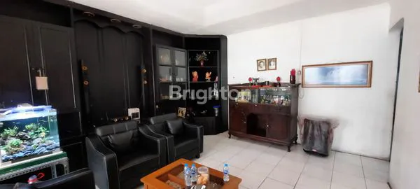 RUMAH DI TENGAH KOTA TANGERANG