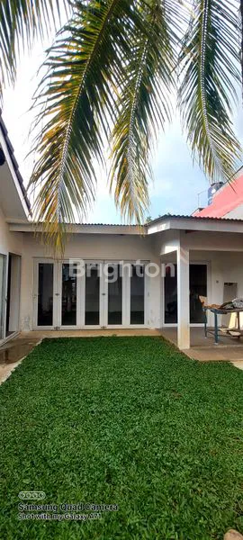 image RUMAH MINIMALIS DENGAN MEZZANINE DI KAWASAN ELITE SENTUL (7)