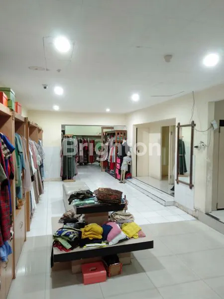 image RUKO LUAS DAN RUMAH 2 LANTAI SIAP HUNI DI TENGAH KOTA JOMBANG (2)