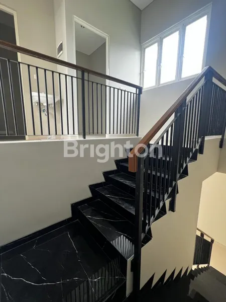 image RUMAH BARU LEBAR 6 METER DI SUKOLILO DIAN REGENCY BANYAK BONUSNYA (5)