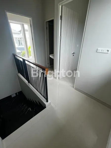 image RUMAH BARU LEBAR 6 METER DI SUKOLILO DIAN REGENCY BANYAK BONUSNYA (6)