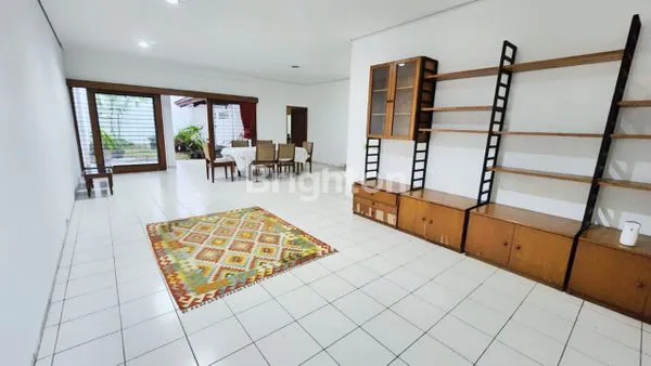 image SIAP HUNI , RUMAH MEWAH NON FURNISH DI KAWASAN LEBAK BULUS, PONDOK INDAH, JAKARTA SELATAN (5)