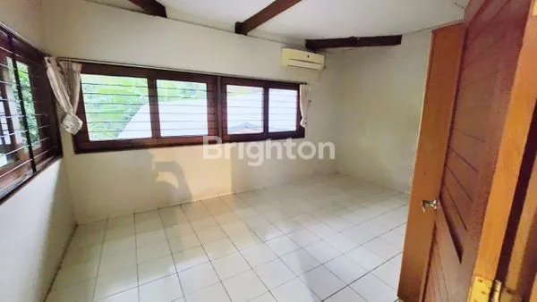 image SIAP HUNI , RUMAH MEWAH NON FURNISH DI KAWASAN LEBAK BULUS, PONDOK INDAH, JAKARTA SELATAN (8)