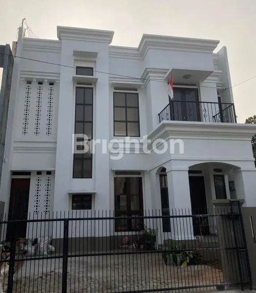 SIAP HUNI, RUMAH MEWAH SEMI FURNISHED DI KAWASAN PONDOK INDAH, JAKARTA SELATAN