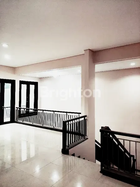 image RUMAH MEWAH DI KERTAJAYA INDAH REGENCY (4)