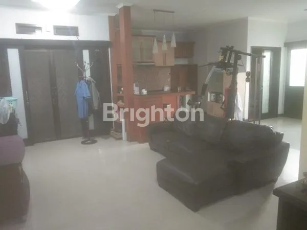 image RUMAH DUA LANTAI FURNISHED DI WIKA  (1)