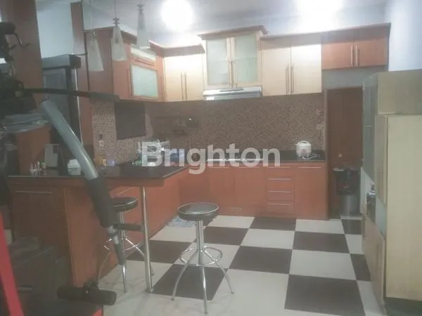 image RUMAH DUA LANTAI FURNISHED DI WIKA  (2)