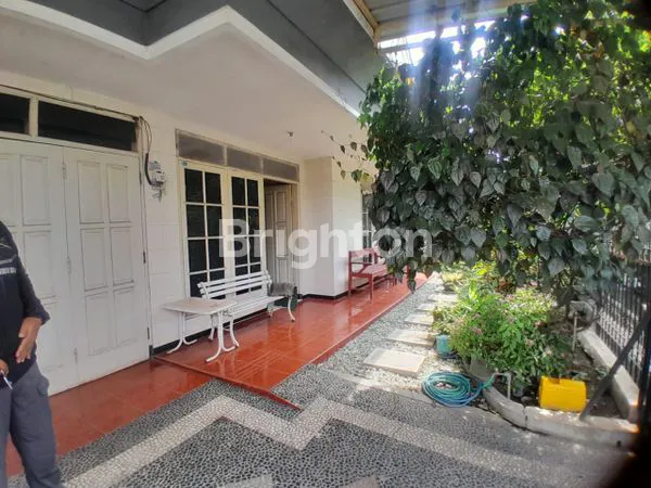 RUMAH BESAR DIKONTRAKAN MURAH DI SULFAT KOTA MALANG + FURNITURE