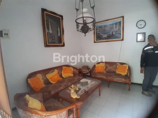 image RUMAH BESAR DIKONTRAKAN MURAH DI SULFAT KOTA MALANG + FURNITURE (2)