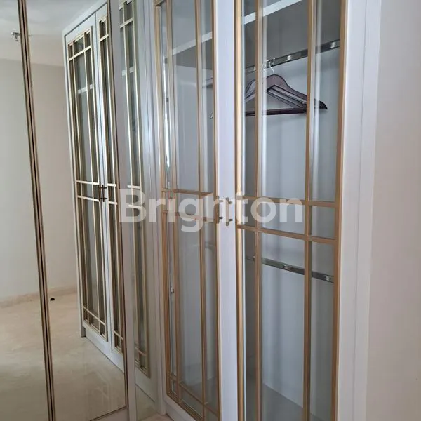 image 3BR FULLY FURNISHED APARTMENT DIPUSAT KOTA SURABAYA DENGAN AKSES EKSKLUSIF KE TUNJUNGAN PLAZA SURABAYA, ONE ICON (6)