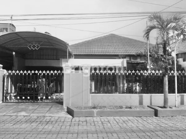 image RUMAH DHARMAHUSADA UTARA SURABAYA SEMI FURNISH LOKASI STRATEGIS (3)