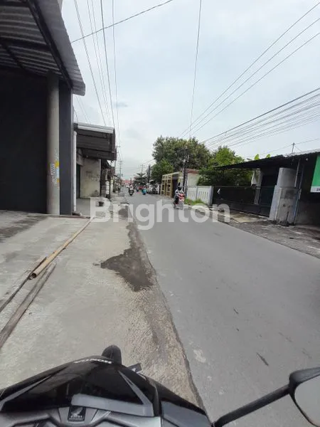 image MANANG, SOLO, RUKO 2 LANTAI PLUS PARKIR, KONDISI BARU, TERSISA 1 UNIT, LOKASI RAMAI, COCOK UNTUK BERBAGAI MACAM USAHA MAUPUN PERKANTORAN (2)