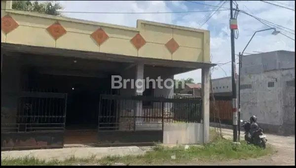 image RUMAH DAN TANAH HOOK DIPINGGIR JALAN RAYA COCOK BUAT USAHA DAERAH PLESUNGAN SOLO (6)