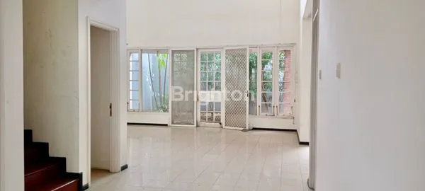 image RUMAH SIAP HUNI BAGUS TERAWAT LUAR CLUSTER CITRALAND SURABAYA BARAT (3)