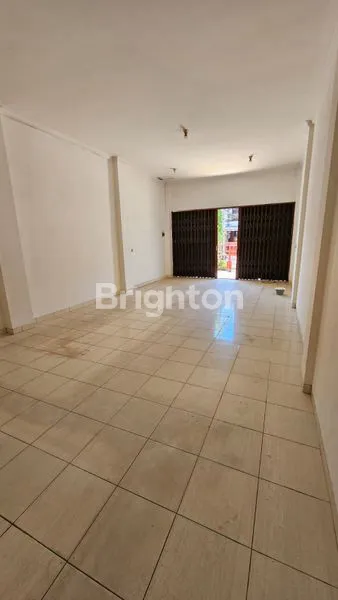 image RUKO 2,5 LANTAI LOKASI SANGAT STRATEGIS DEKAT DENGAN SEKOLAH DAN KAMPUS (4)