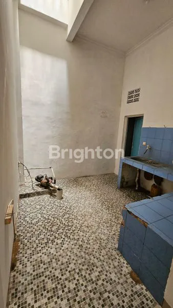 image RUKO 2,5 LANTAI LOKASI SANGAT STRATEGIS DEKAT DENGAN SEKOLAH DAN KAMPUS (7)