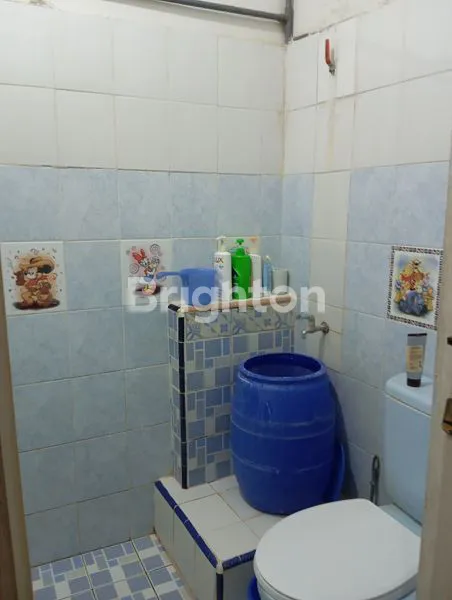 image RUMAH 2.5 LANTAI SIAP HUNI DI GG PETASAN JEMBATAN 2, JAKARTA UTARA (5)