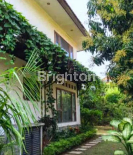 image RUMAH DENGAN HALAMAN LUAS DI RENON (3)