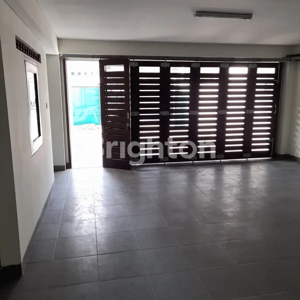 image RUMAH MINIMALIS 3 LANTAI (1)