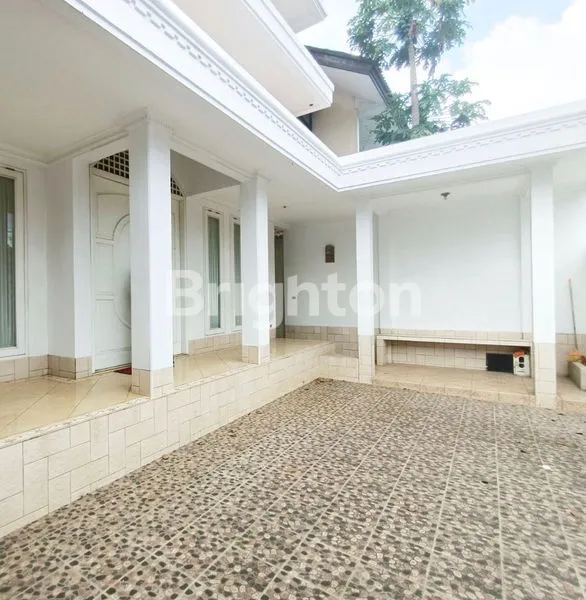 image RUMAH CANTIK 3 LANTAI SIAP HUNI DEKAT BORMA, BANDUNG (6)