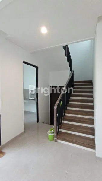 image RUMAH CANTIK 2 LANTAI SIAP PAKAI DI BSB (3)