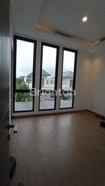 image RUMAH CANTIK 2 LANTAI SIAP PAKAI DI BSB (5)