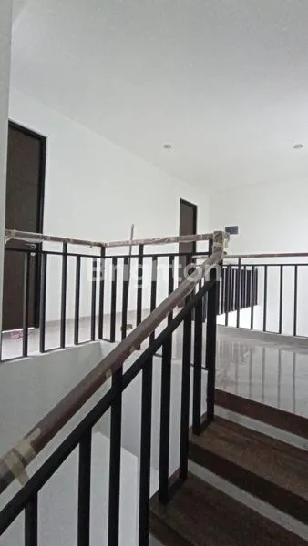 image RUMAH CANTIK 2 LANTAI SIAP PAKAI DI BSB (7)