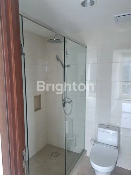 image UNIT 2BR APARTEMEN KENSINGTON ROYAL SUITE UKURAN LUAS LOKASI STRATEGIS (4)