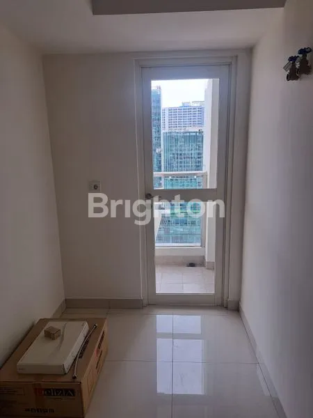 image UNIT 2BR APARTEMEN KENSINGTON ROYAL SUITE UKURAN LUAS LOKASI STRATEGIS (5)