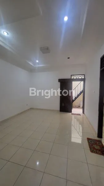 image RUMAH MINIMALIS SIAP HUNI,  NYAMAN, AMAN, STRATEGIS DALAM TOWN HOUSE FASILITAS KOLAM RENANG DI TANJUNG BARAT (1)