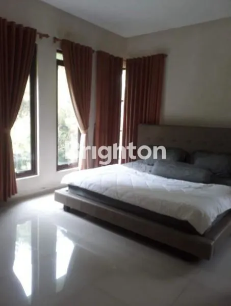 image DIJUAL RUMAH CANTIK ASRI NUANSA VILLA UDARA SEJUK LOKASI RESOR DAGO PAKAR BANDUNG (2)