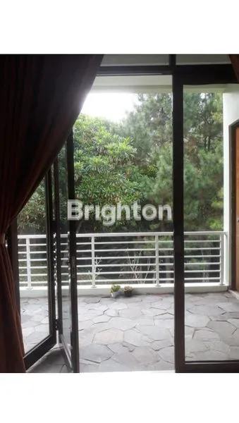 image DIJUAL RUMAH CANTIK ASRI NUANSA VILLA UDARA SEJUK LOKASI RESOR DAGO PAKAR BANDUNG (6)