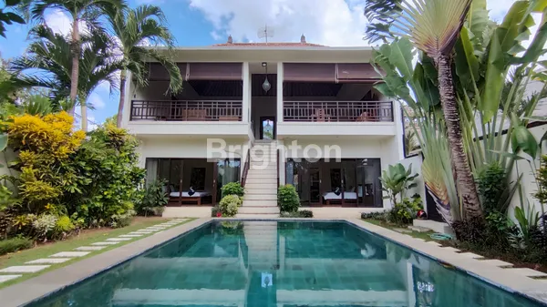 VILLA BESAR DI TUMBAK BAYUH LOKASI BAGUS DAN BARU RENOVASI