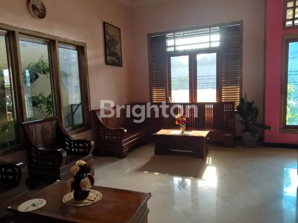 image RUMAH BESAR DAN TERAWAT DI JL SUDIRMAN TANGGUL JEMBER (3)
