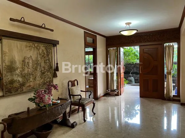 image RUMAH CLASSIC 3 LANTAI DI ANGGREK NELI MURNI (1)