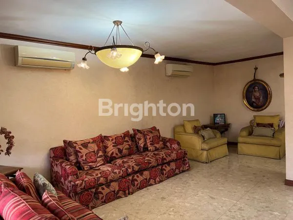 image RUMAH CLASSIC 3 LANTAI DI ANGGREK NELI MURNI (2)